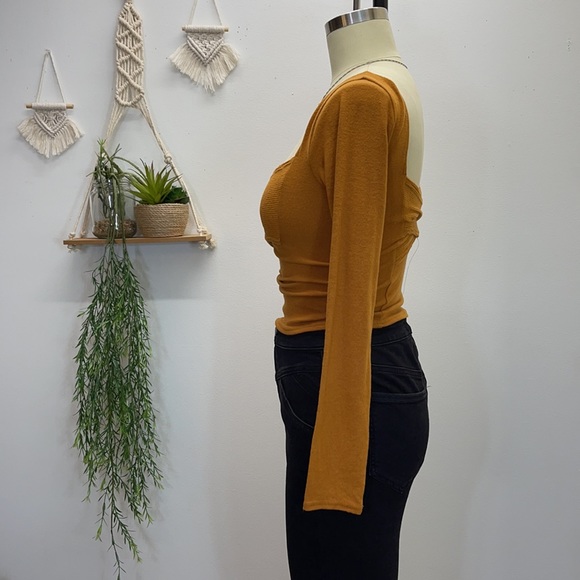 Urban Outfitters Crop Top - Picture 3 of 13